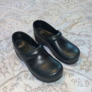 Dansko Black Leather Professional Clogs Size 41
